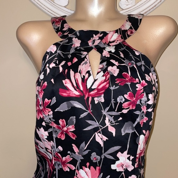 White House Black Market women’s blouse 8 medium Floral Keyhole black pink NWT - Picture 2 of 9